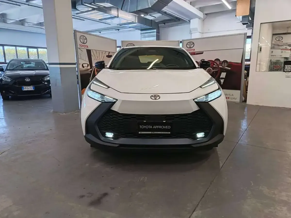 Usata Toyota C-HR Active 98 CV (72 kW) 2024 Bianco SUV