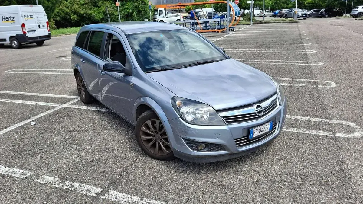 Usata Opel Astra Enjoy 116 CV (85 kW) 2010 Blu/azzurro Station wagon
