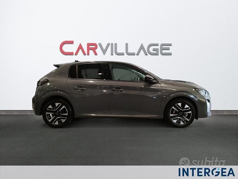 Usata Peugeot 208 Allure 101 CV (74 kW) 2024 Grigio Utilitaria