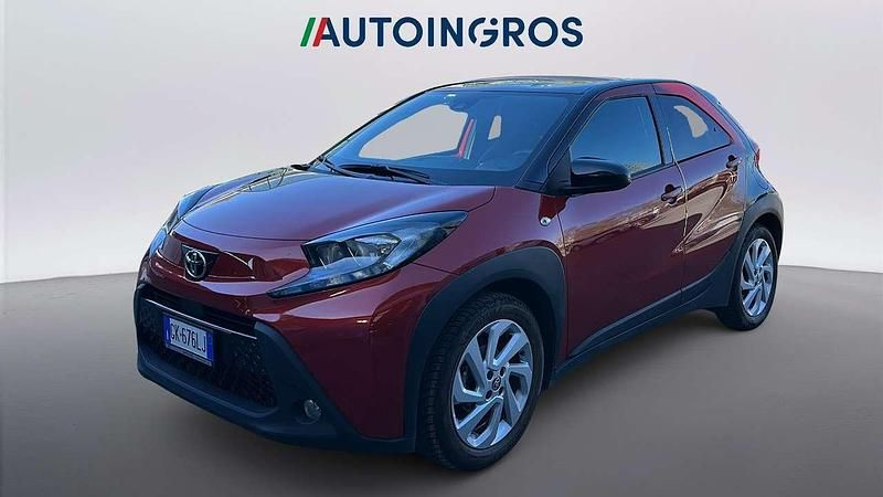 Usata Toyota Aygo X Lounge 72 CV (52 kW) 2022 Rosso cobalto SUV