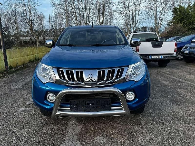Usata Mitsubishi L200 181 CV (133 kW) 2016 Blu/azzurro Pick-up