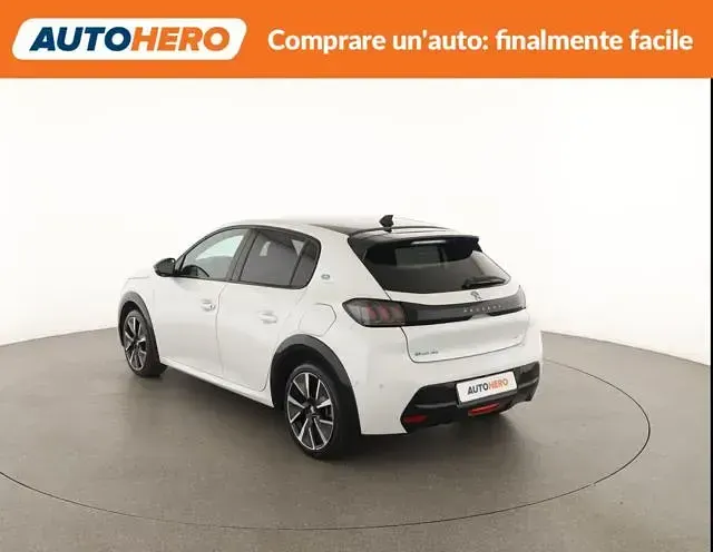 Usata Peugeot e-208 GT 100 kW (136 CV) 2021 Bianco Utilitaria