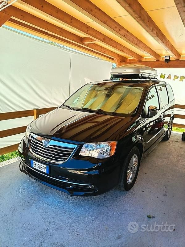 Usata Lancia Voyager 163 CV (119 kW) 2012 Nero Monovolume