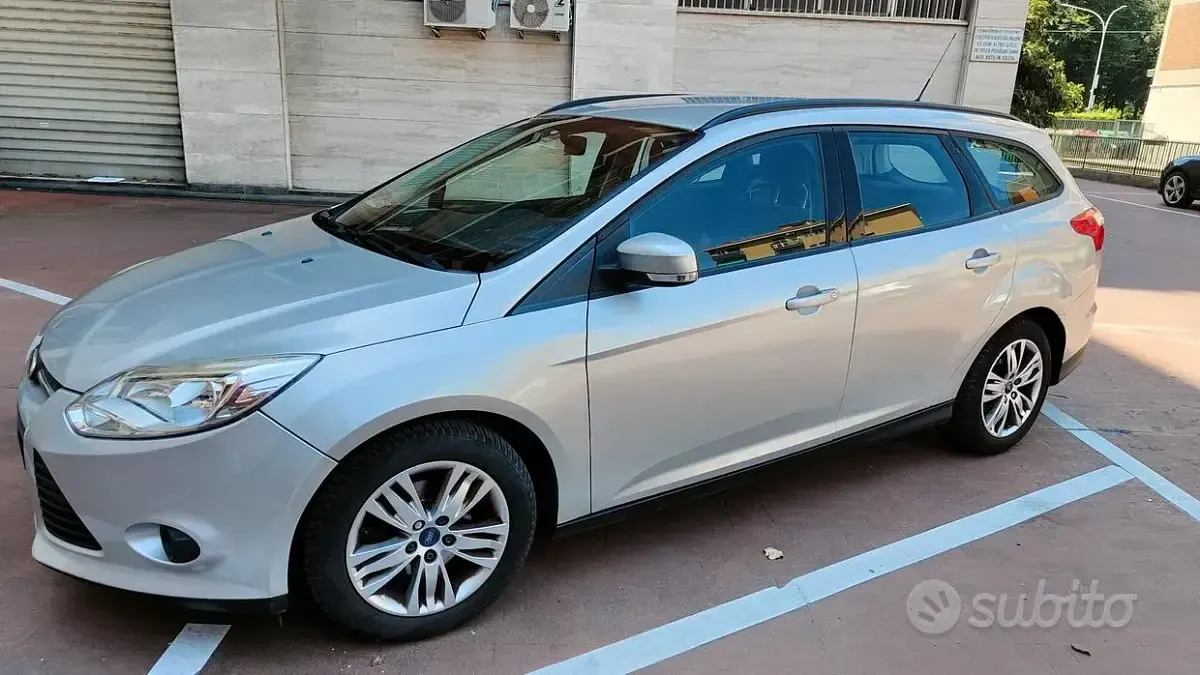 Usata Ford Focus 95 CV (69 kW) 2011 Grigio Station wagon