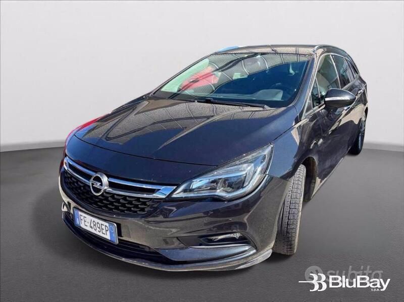 Nero Usata 2016 Opel Astra Innovation Station wagon | 9900 € (Molto cara) - Immagine 1/3