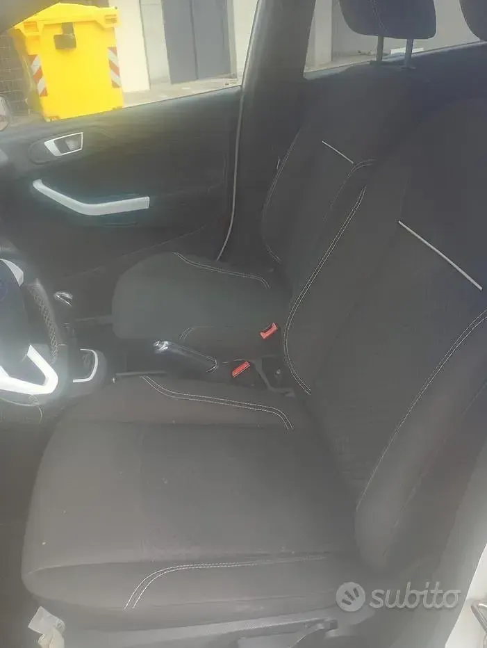 Usata Ford Fiesta 95 CV (69 kW) 2016 Bianco Utilitaria
