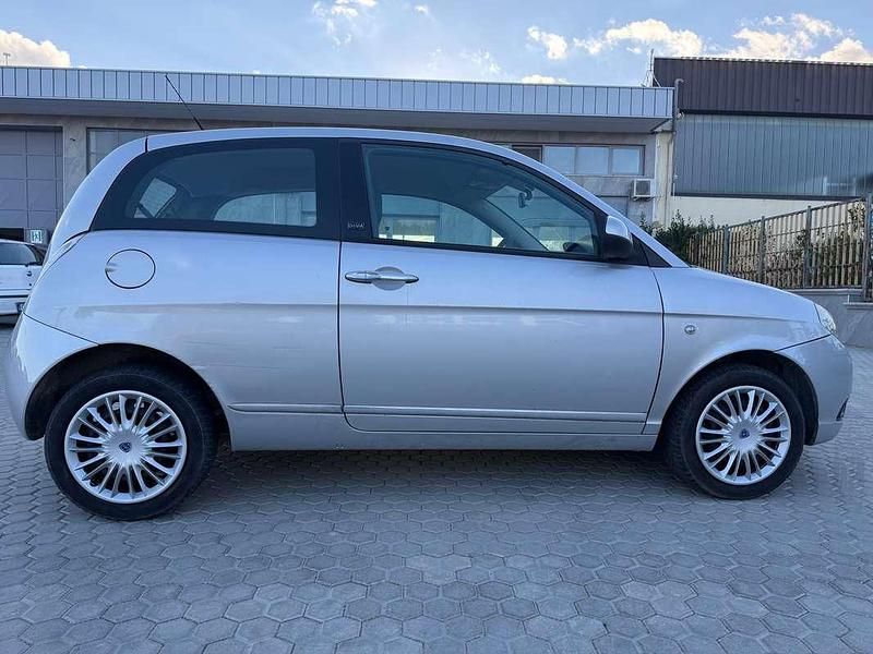 Usata Lancia Ypsilon 75 CV (55 kW) 2011 Grigio Utilitaria