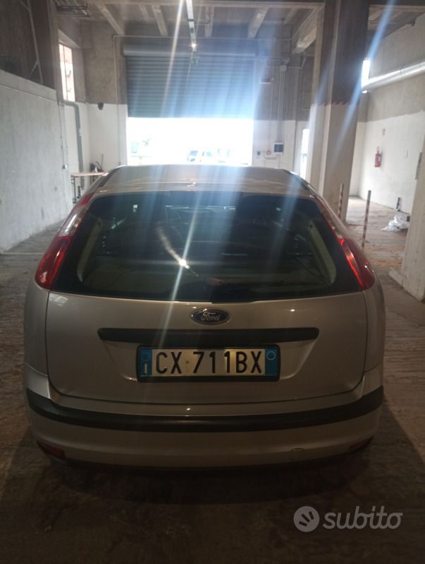 Usata Ford Focus 115 CV (84 kW) 2005 Grigio Berlina