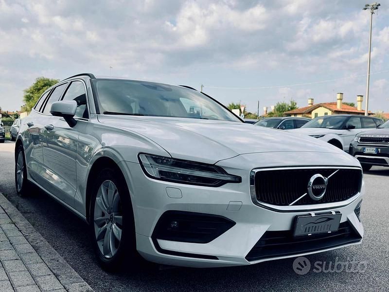 Usata Volvo V60 Momentum 197 CV (144 kW) 2021 Bianco Station wagon