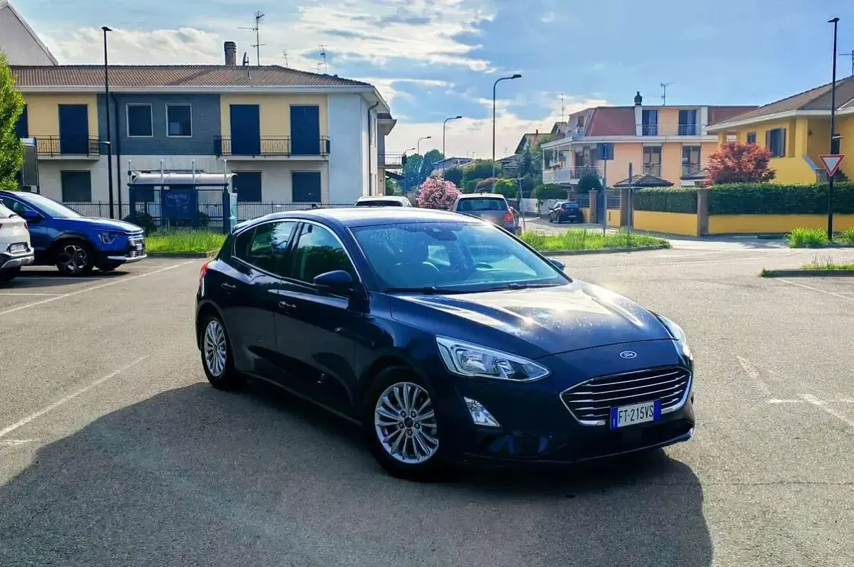 Usata Ford Focus Titanium 120 CV (88 kW) 2018 Blu/azzurro Berlina