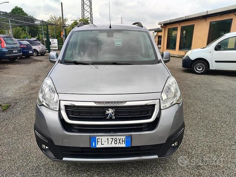 Usata Peugeot Partner Tepee Active 99 CV (72 kW) 2017 Grigio Monovolume