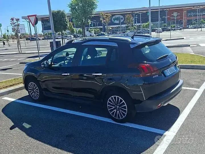 Usata Peugeot 2008 83 CV (61 kW) 2018 Bluazzurro SUV