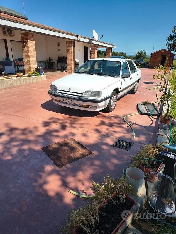 Bianco Usata 1991 Renault R25 Due volumi | 4800 € - Immagine 1/4