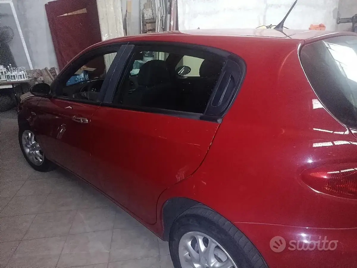 Usata Alfa Romeo 147 105 CV (77 kW) 2009 Rosso Utilitaria