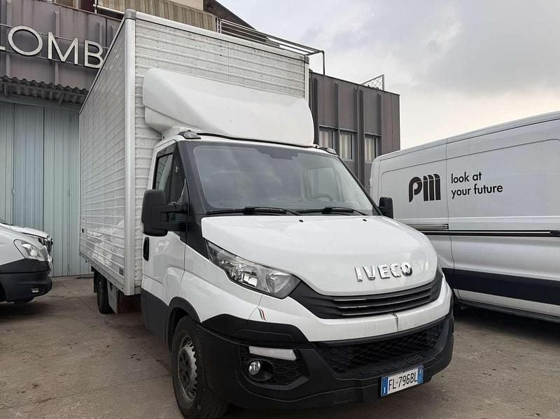 Usata Iveco 35.12 204 CV (150 kW) 2017 Bianco Furgone