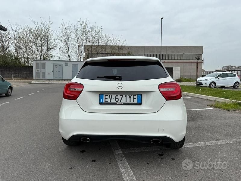 Usata Mercedes A180 122 CV (89 kW) 2013 Bianco Utilitaria