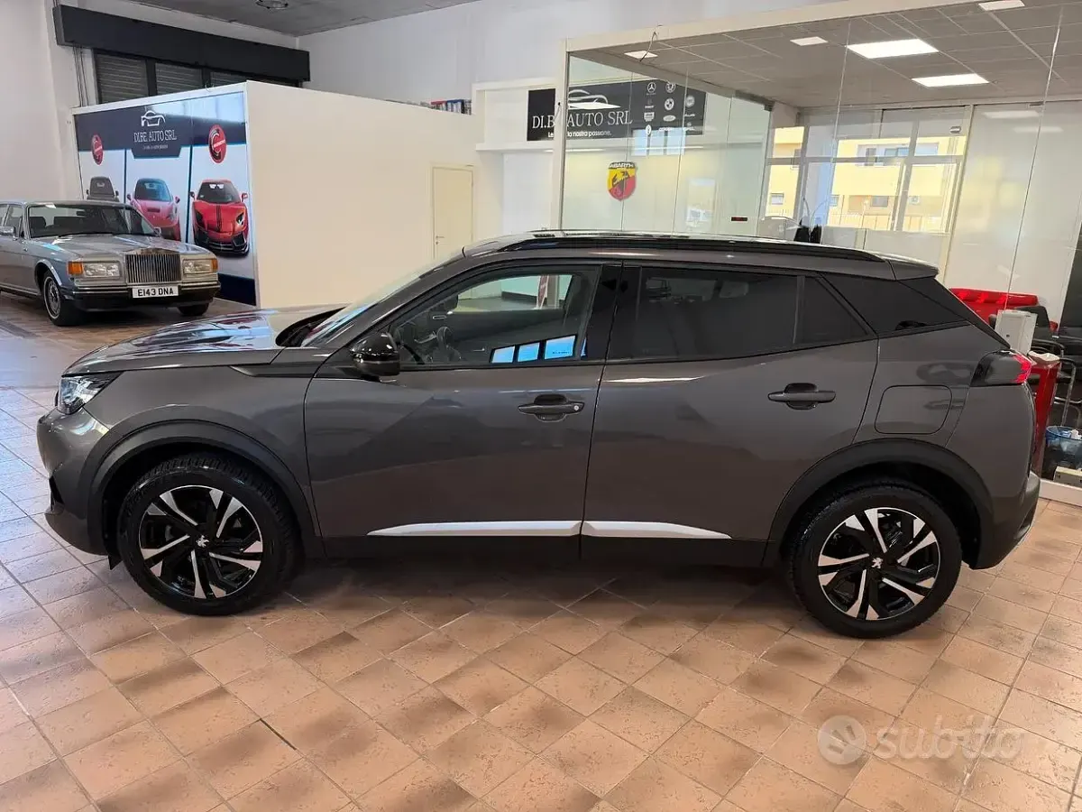 Usata Peugeot 2008 GT 131 CV (96 kW) 2022 Grigio SUV