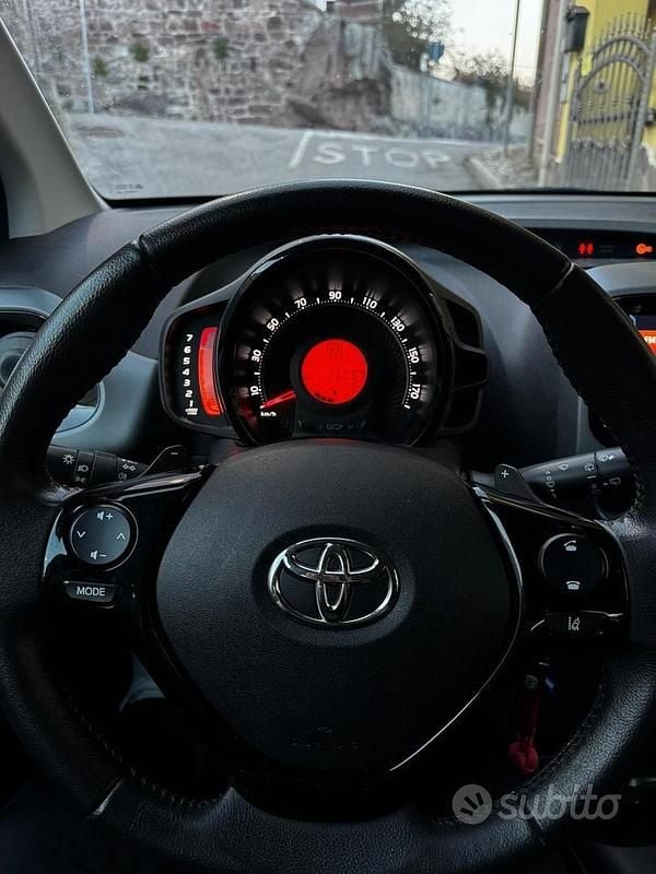 Usata Toyota Aygo 69 CV (50 kW) 2021 Bianco Utilitaria