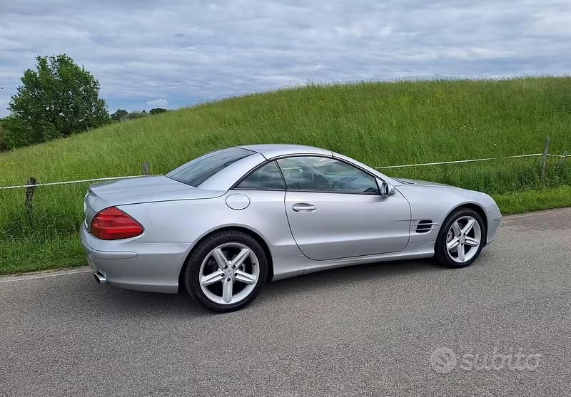 Usata Mercedes SL500 306 CV (225 kW) 2002 Argento Cabrio