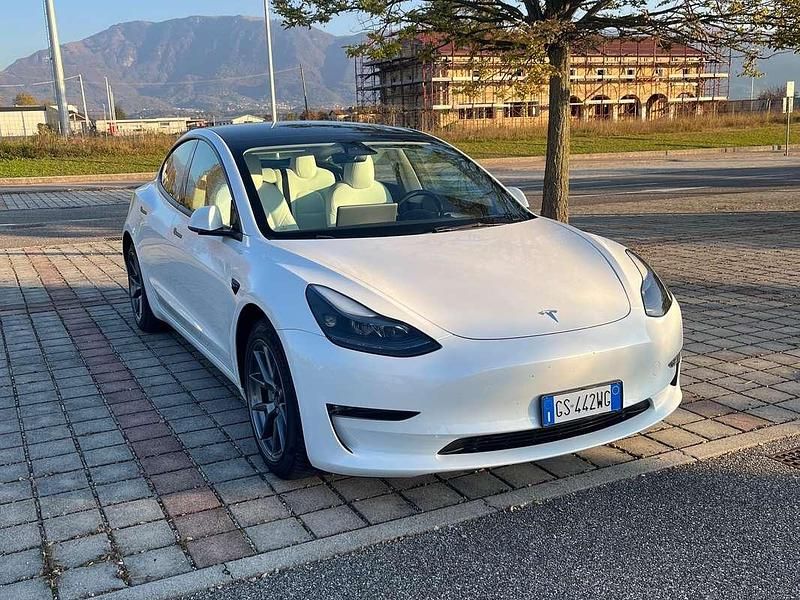 Usata Tesla Model 3 152 kW (208 CV) 2024 Bianco Berlina