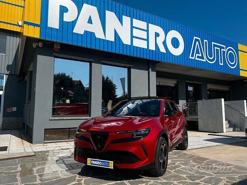 Nuova Alfa Romeo Junior Edizione Speciale 136 CV (100 kW) 2025 Rosso SUV