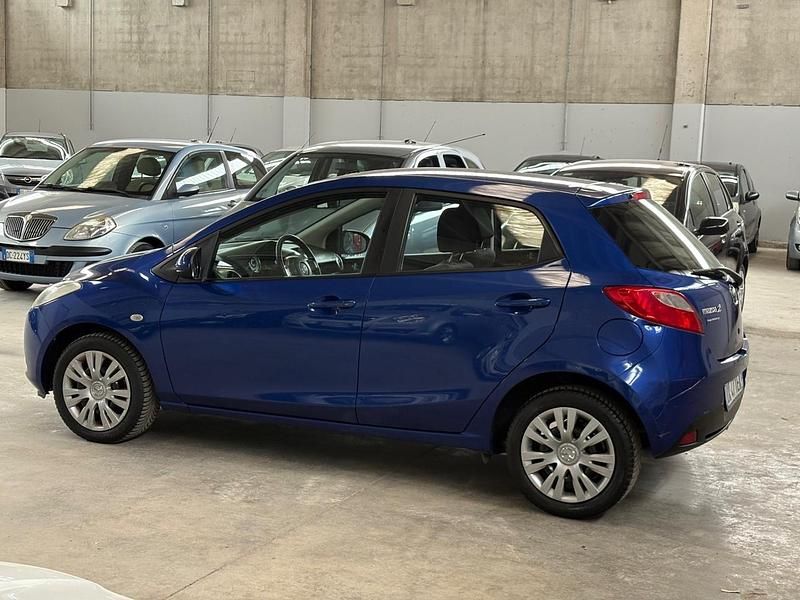 Usata Mazda 2 75 CV (55 kW) 2010 Blu Utilitaria