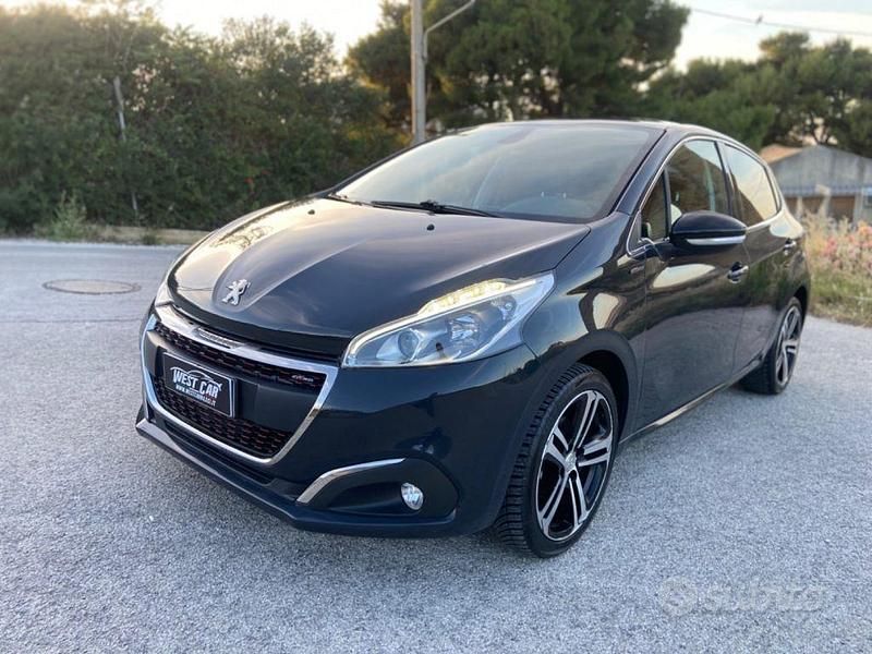Usata Peugeot 208 GT-line 110 CV (80 kW) 2016 Gray Utilitaria