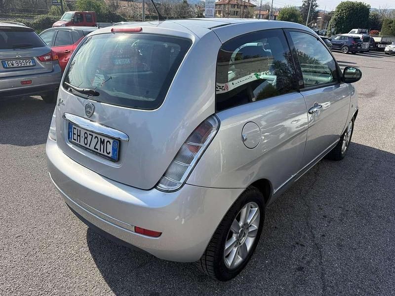 Usata Lancia Ypsilon Platinum 69 CV (50 kW) 2011 Argento Utilitaria