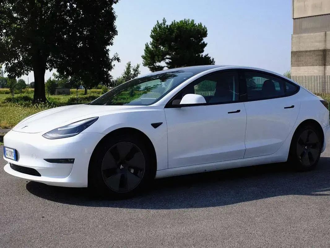 Usata Tesla Model 3 Long Range AWD 152 kW (208 CV) 2020 Bianco Berlina