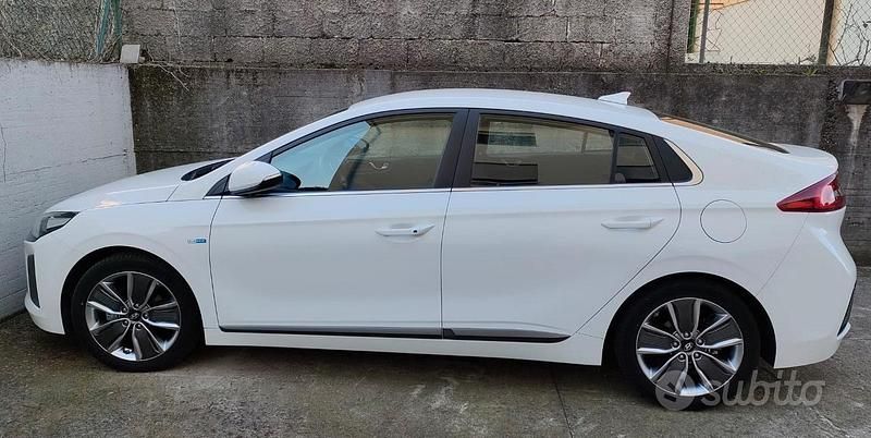 Bianco Usata 2017 Hyundai Ioniq Due volumi | 14.800 € (Buon prezzo) - Immagine 1/4