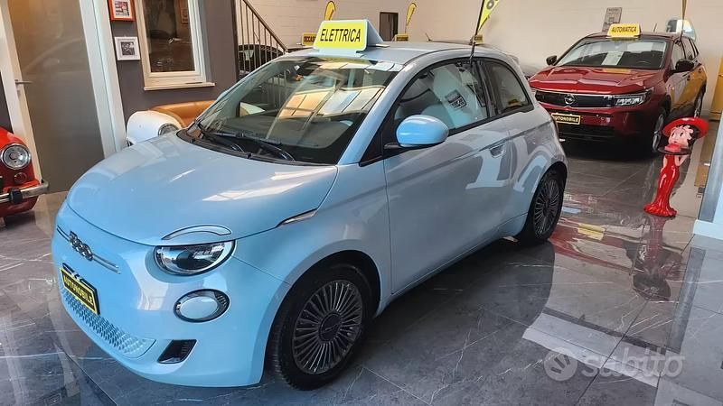 Begagnad Fiat 500e Icon 86 kW (118 HK) 2022 Blå Sedan