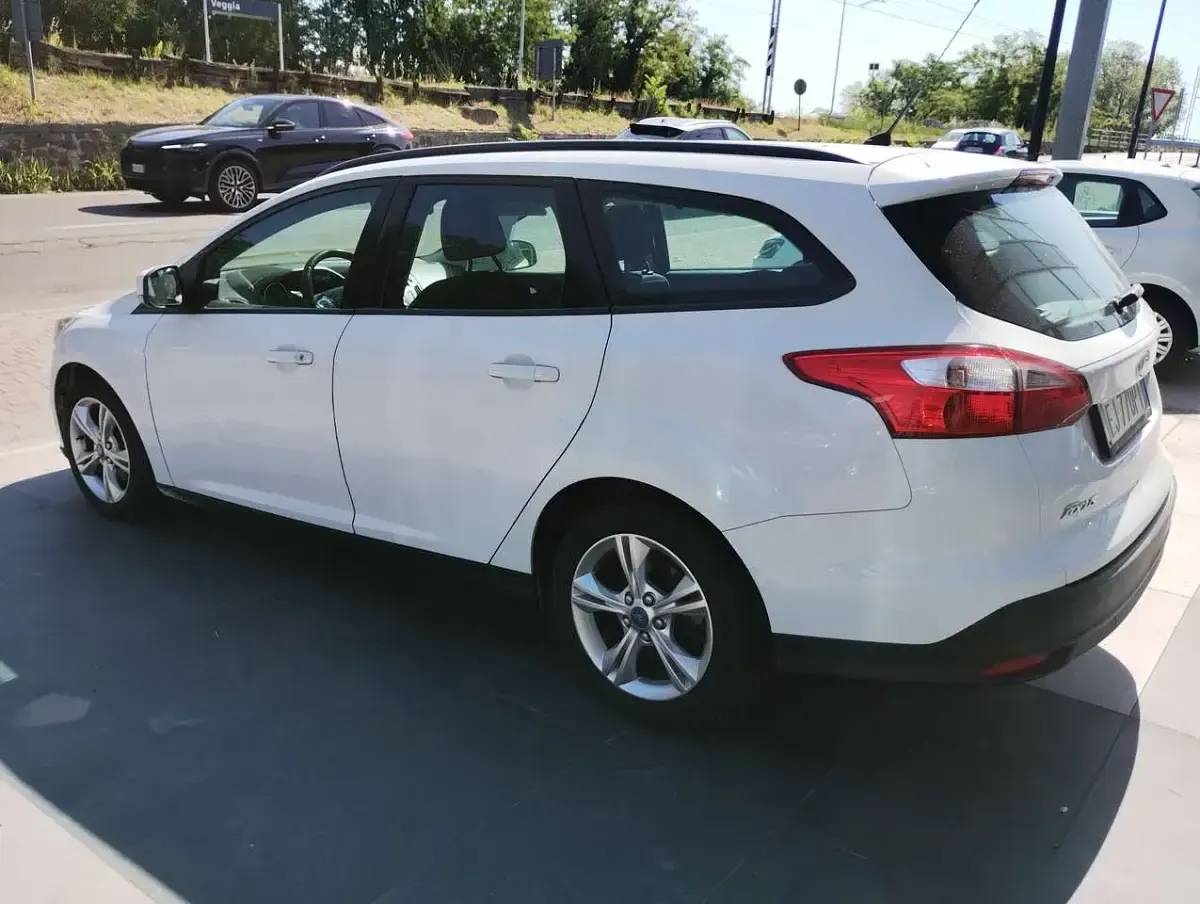 Usata Ford Focus 116 CV (85 kW) 2011 Bianco Station wagon