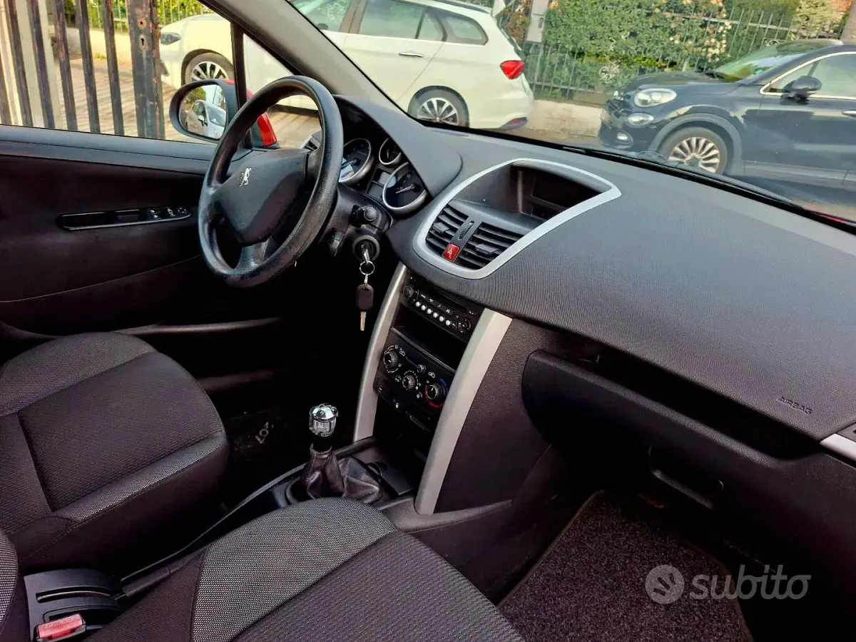 Usata Peugeot 207 73 CV (53 kW) 2013 Berlina