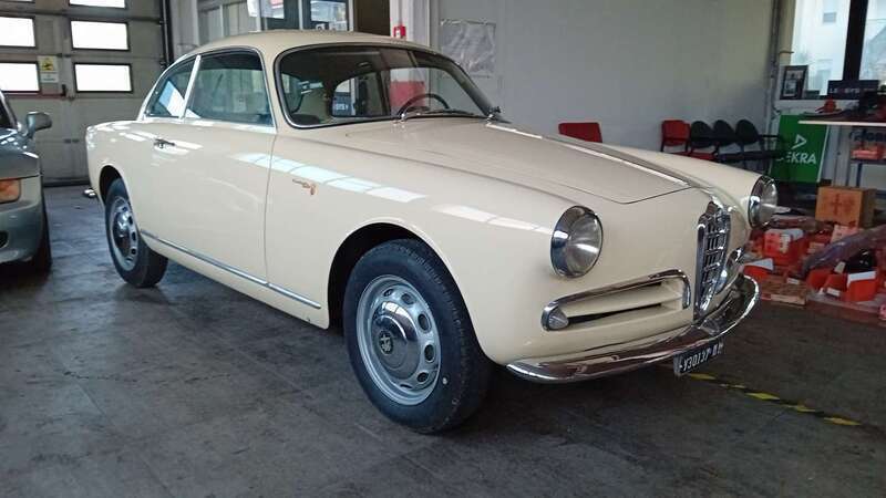 Usato 1957 Alfa Romeo Giulietta Benzin 65 CV (89.000 €)