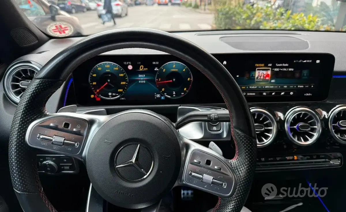 Usata Mercedes GLB200 150 CV (110 kW) 2023 SUV