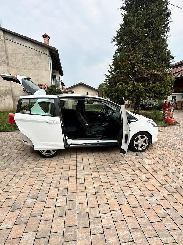 Usata Ford B-MAX 100 CV (73 kW) 2014 Bianco Monovolume