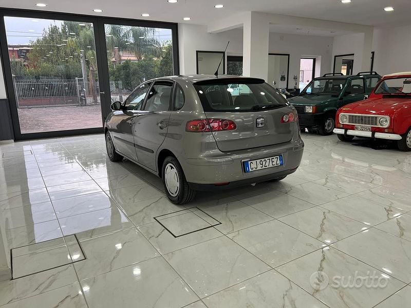 Usata Seat Ibiza 75 CV (55 kW) 2003 Grigio Utilitaria