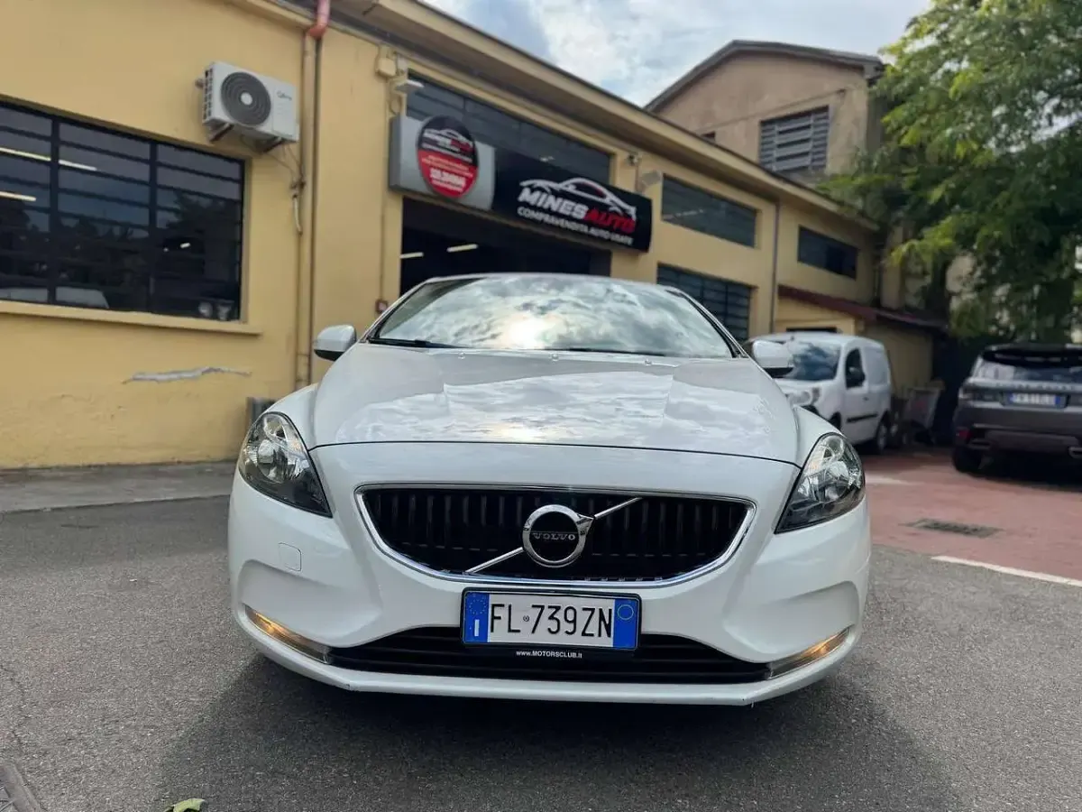 Usata Volvo V40 Inscription 120 CV (88 kW) 2017 Bianco Berlina