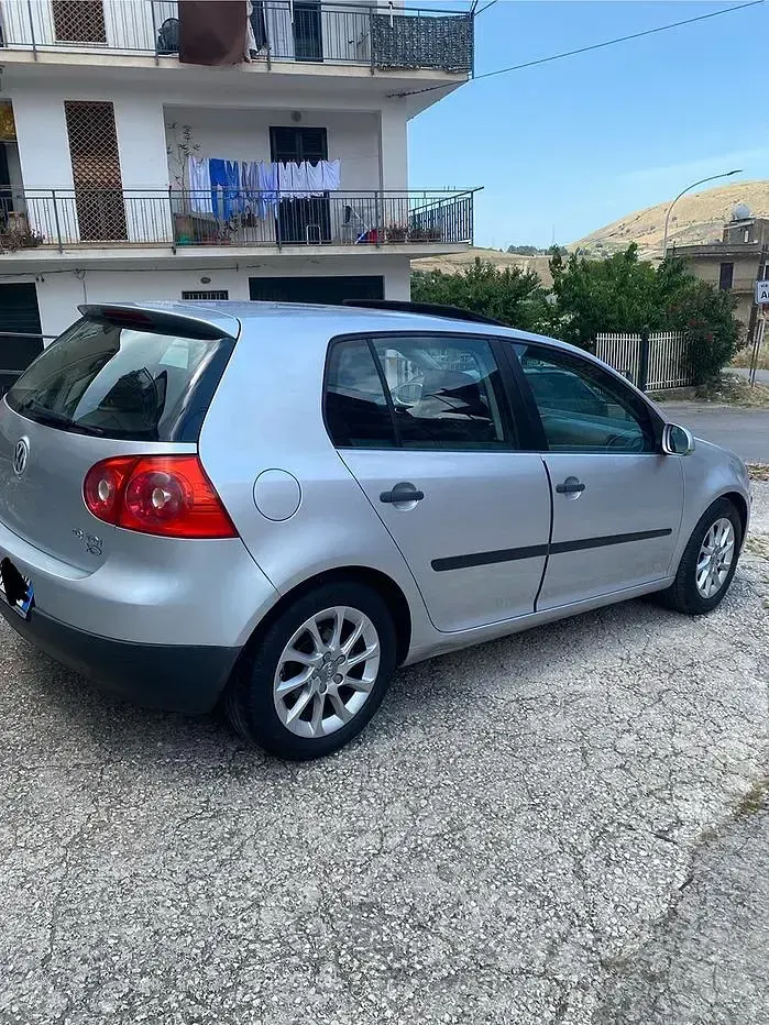 Usata VW Golf V 105 CV (77 kW) 2006 Grigio Utilitaria