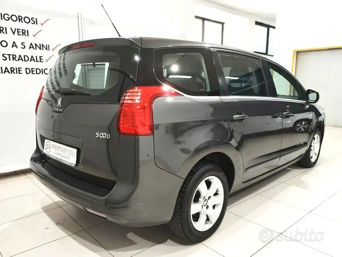 Usata Peugeot 5008 Active 115 CV (84 kW) 2015 Grigio Monovolume