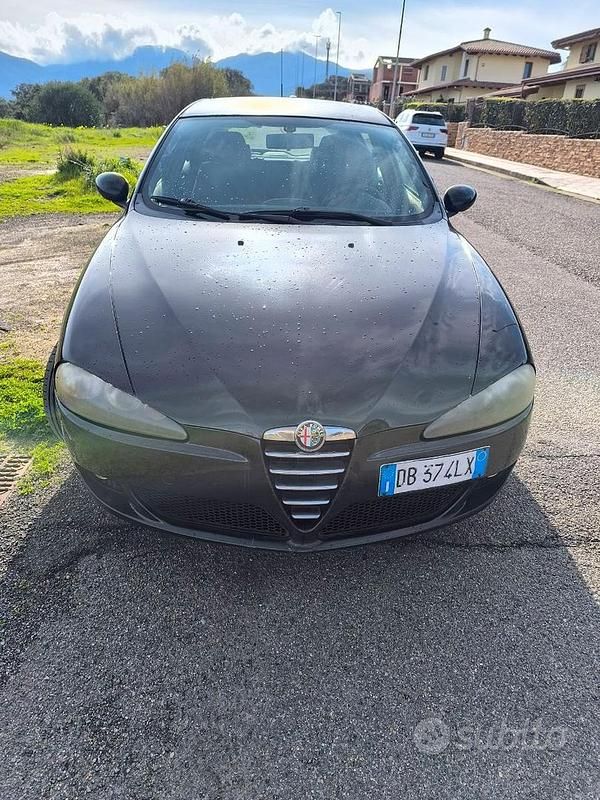 Usata Alfa Romeo 147 120 CV (88 kW) 2006 Nero Utilitaria