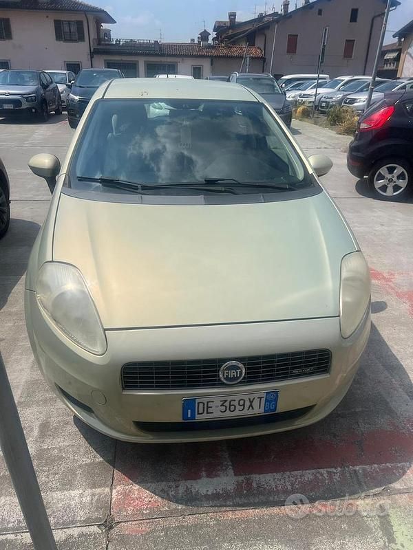 Usata Fiat Punto 71 CV (52 kW) 2006 Verde Berlina