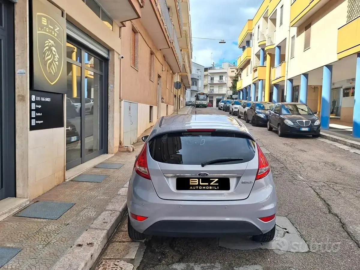 Usata Ford Fiesta Titanium 71 CV (52 kW) 2012 Viola Berlina