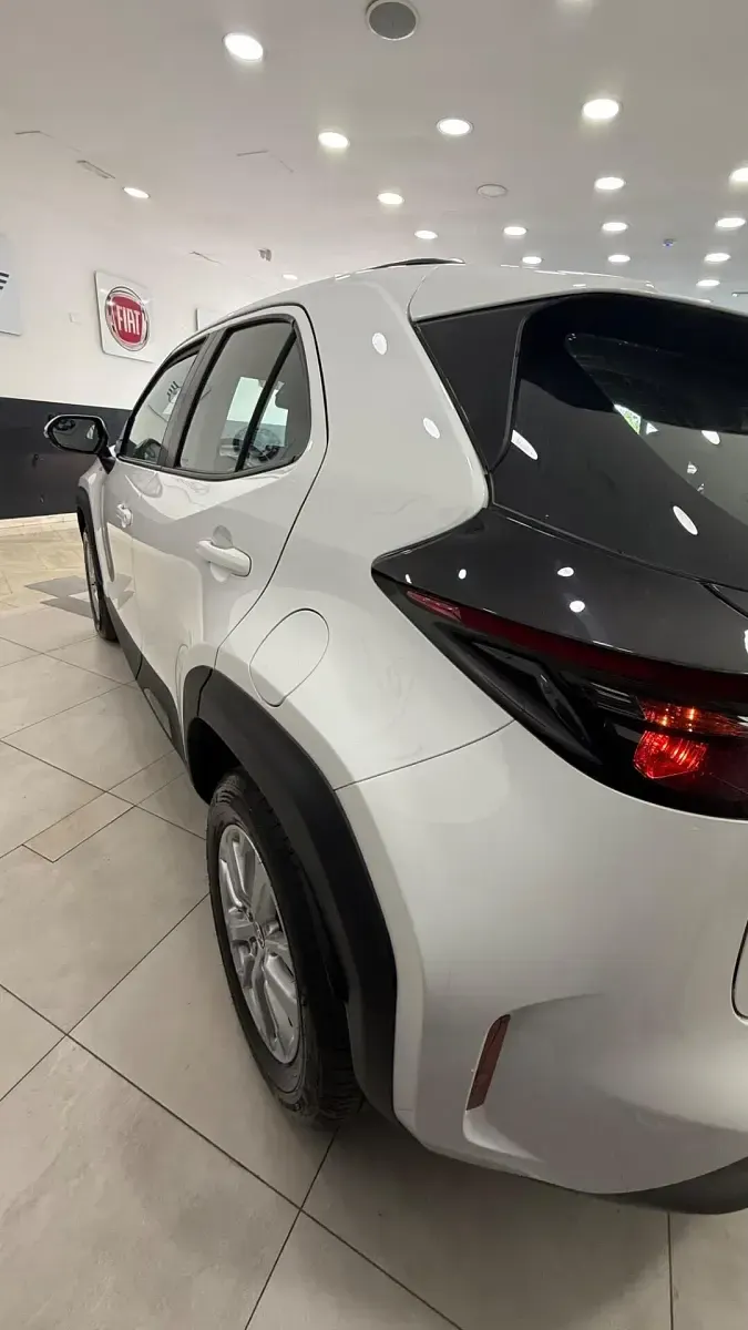 Usata Toyota Yaris Hybrid Business Edition 92 CV (67 kW) 2023 Bianco Station wagon