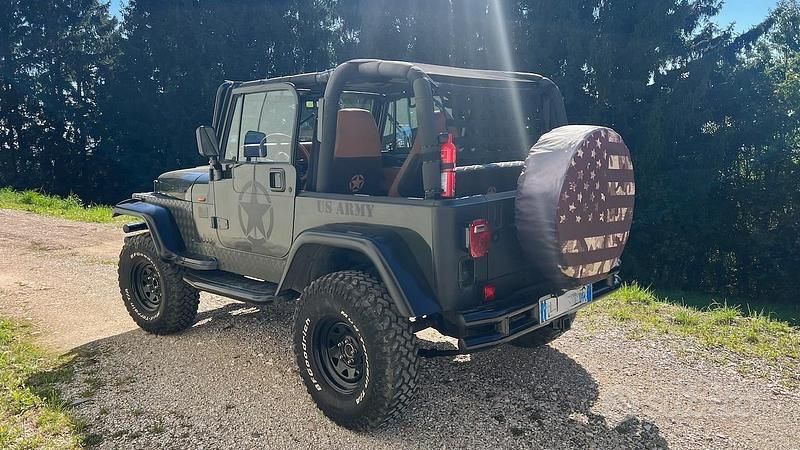 Usata Jeep Wrangler 121 CV (88 kW) 1993 Verde SUV