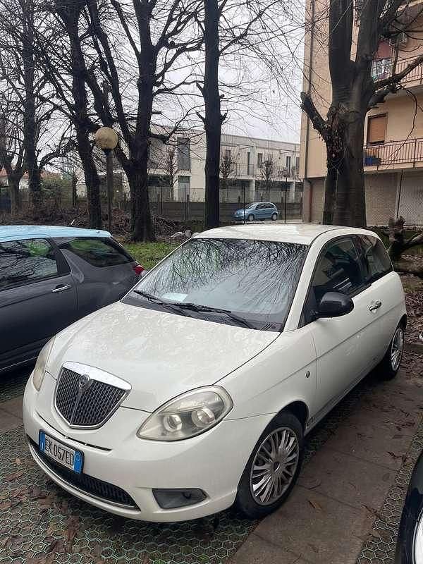 Usata Lancia Ypsilon 69 CV (50 kW) 2011 Utilitaria