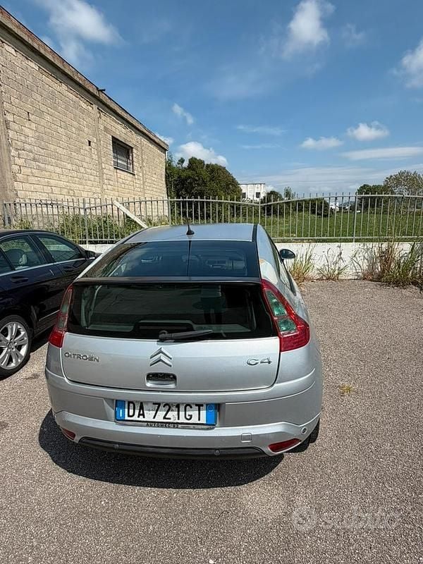 Usado Citroën C4 110 CV (80 kW) 2006 Gris Coupe