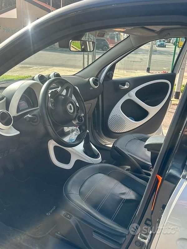 Usata Smart ForFour 71 CV (52 kW) 2016 Grigio Utilitaria