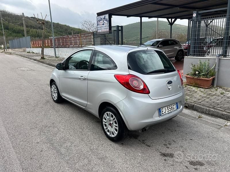 Usata Ford Ka Titanium 69 CV (50 kW) 2011 Grigio Utilitaria