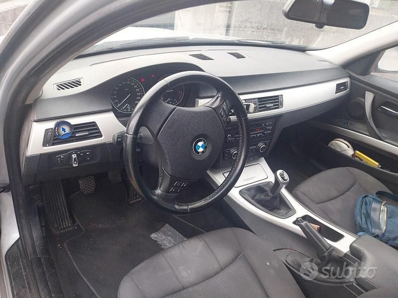 Usata BMW 316 115 CV (84 kW) 2010 Grigio Station wagon